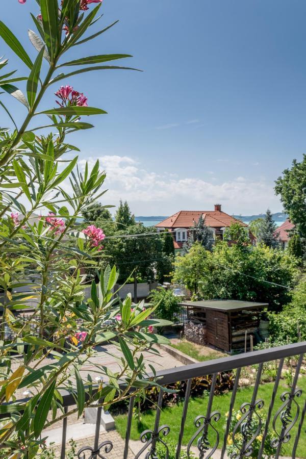 Mikes Vendeghaz Balatonfured Exterior photo