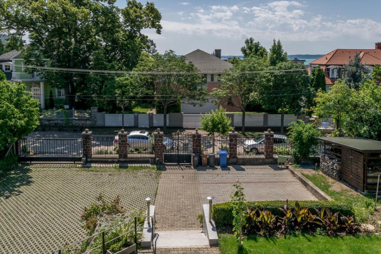 Mikes Vendeghaz Balatonfured Exterior photo