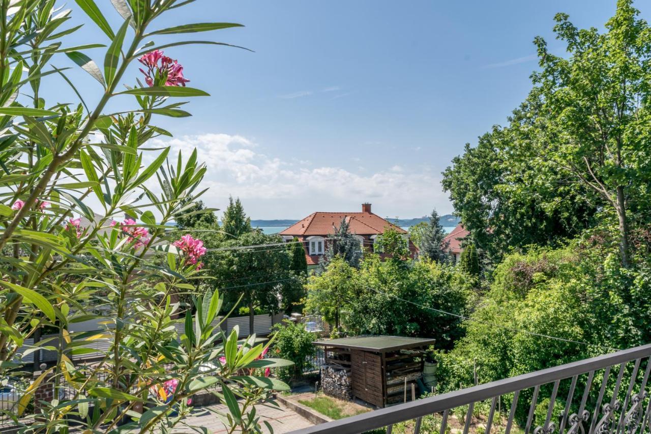 Mikes Vendeghaz Balatonfured Exterior photo