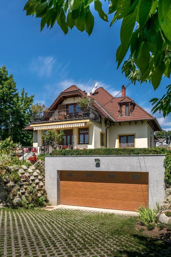 Mikes Vendeghaz Balatonfured Exterior photo