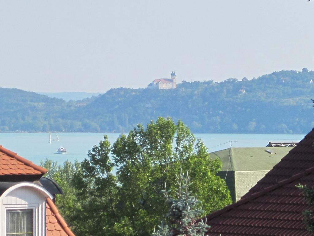 Mikes Vendeghaz Balatonfured Exterior photo